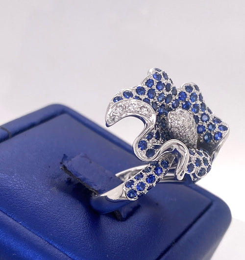 18K White Gold Diamond & Sapphire Flower Design Ring