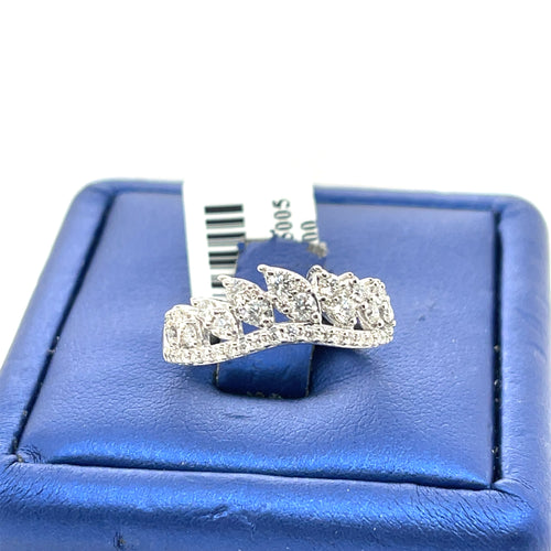 14k White Gold 1.00 CT Diamond V Shaped  Band, 3.7gm Size 6