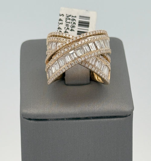 18k Yellow Gold 4.50CT Baguette & Round Crossover Ring, 11.7gm, size 6.25 S16584