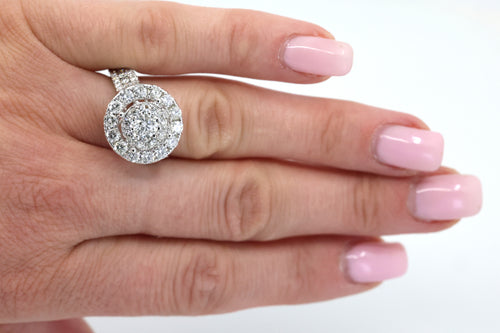 14k White Gold 3.25Ct Diamond Cluster Ring 7.1gm,Size 7. S14687