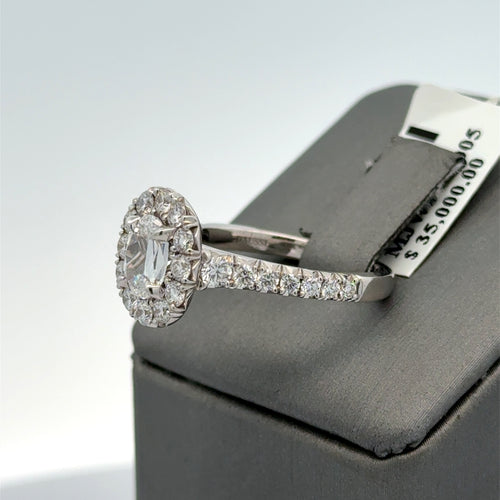 18k White Gold 1.75 CT Oval Diamond Halo Engagement Ring, 5.6g,Size 6,5. S107724