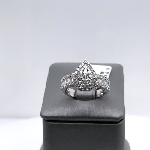 18k White Gold 1.25Ct Diamond Cluster Pear Shaped Ring 5.3gm, Size 7