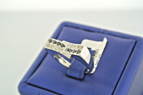 14k White Gold 0.50 CT Black & White Diamond Ring, 4.2gm, Size 7.25, S104373