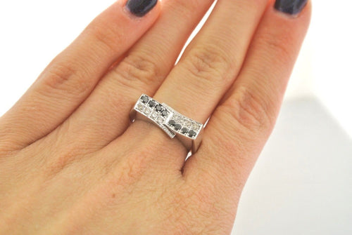 14k White Gold 0.50 CT Black & White Diamond Ring, 4.2gm, Size 7.25, S104373
